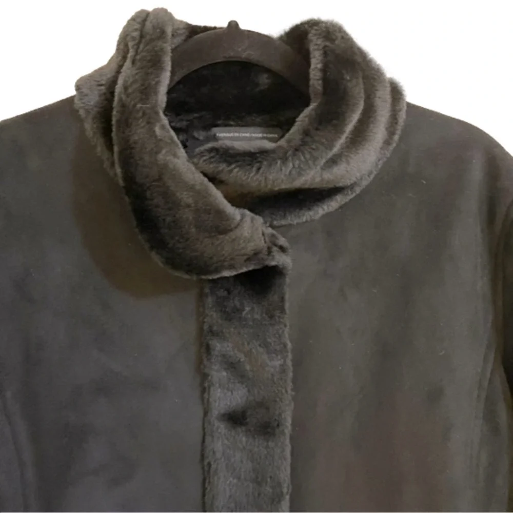 𝅺🎀 UTEX Faux Suede & Faux Fur Embroidered Sleeves Fur Cuffs Hidden Button C… - Picture 3 of 11